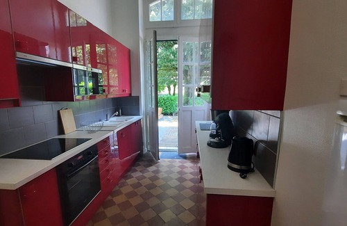 Chambretaud House | Isabelle's "train station" 3 minutes from the Puy du Fou PropertyName 106246771 1036 = House in the heart of town where everything can be done on foot