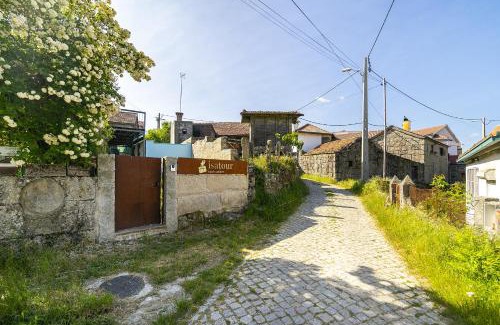 Meada House | Isatour - Casa do Miradouro