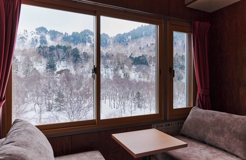 Shiga Highlands Hotel | Ishinoyu Lodge