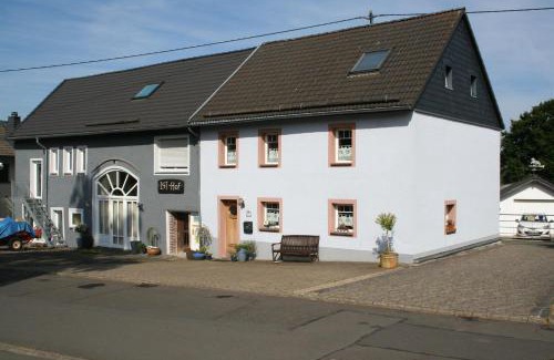 Schonfeld House | Isi-Hof