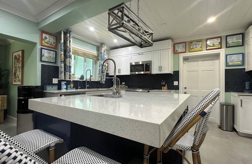 Coral Harbour House | Island Chic Vacation Manor in the tranquil community of Coral Harbour, Bahamas