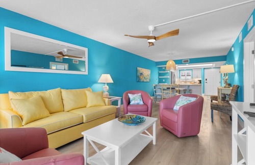 Sanibel Condo | Island Comfort Awaits – 2BR Condo with Gulf Views & Room for 6!