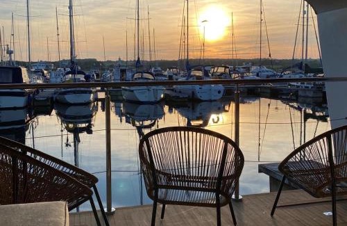 Whippingham Boat Rental | Island Harbour Houseboat