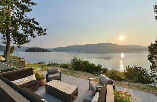 Brentwood Bay House | Island Luxury Oceanside Estate