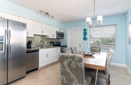 Palm Beach Shores Condo | ⭐Island Oasis!⭐Singer Island 2/2⭐Huge Pool+Spa