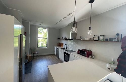 Lawrence Villa | Islay House - stylish villa in historic Lawrence -
