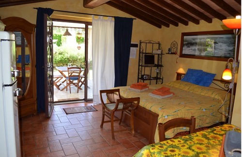 Alberoro Other | romantic cottage with pool