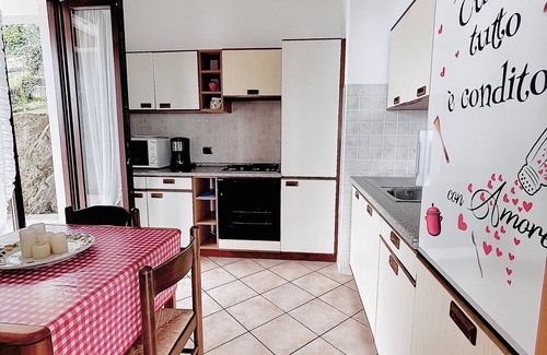 Maccagno House | Cà Sulà, large detached house with garden and beautiful lake view