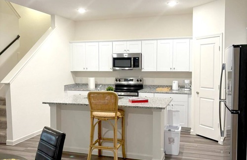 Weston House | Ivana Lodge 2-QueenBed 1Bath Retreat