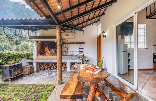 Faial House | Ivy Cottage by Homie