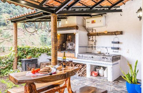 Faial House | Ivy Cottage by Homie