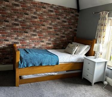 Skipsea House | Ivy House, three bed cottage, parking garden