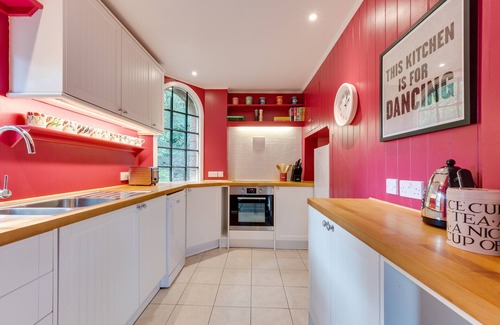 Woodbridge House | Ivy Lodge - Two Bedroom House, Sleeps 4