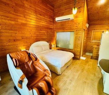 West District Hotel | Ivy Motel