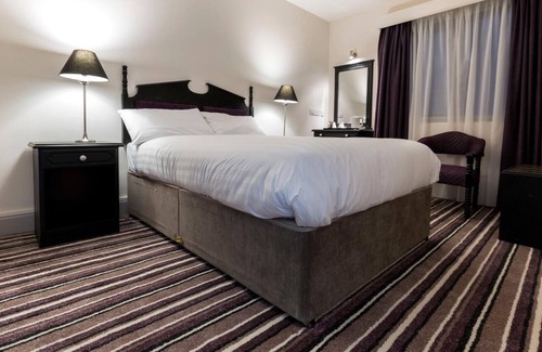 Castlebar Hotel | Ivy Tower Hotel