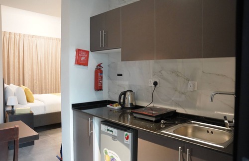 Al Quoz Apartment | Iza 1 Rose 106