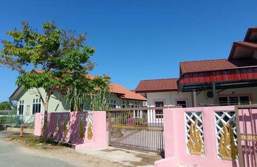 Kampung Gong Datok House | Izora Homestay