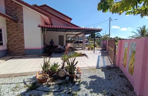 Kampung Gong Datok House | Izora Homestay