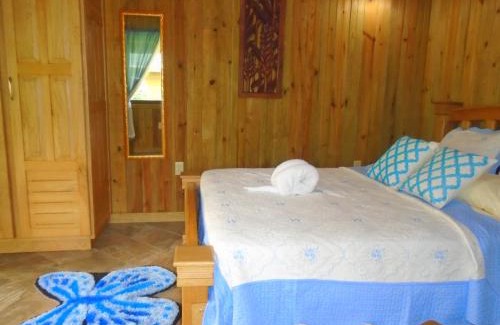Carenero Island House | J and H Garden Cabinas