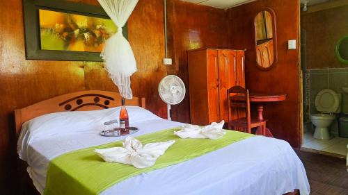 Indiana Cabin | Jacamar Lodge Expeditions
