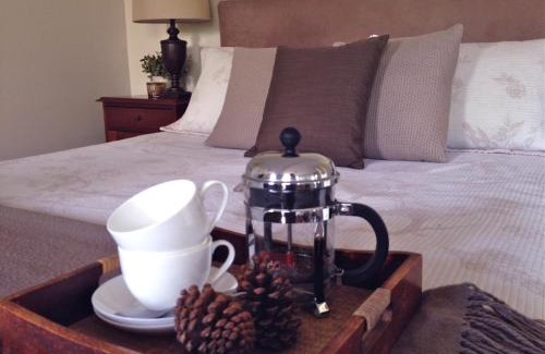 Kenmore Apartment | Jacaranda House Garden Suite