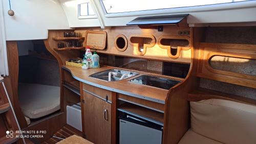Ryn Boat Rental | Jacht motorowy Calipso 750