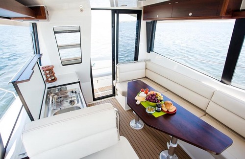 Wilkasy Boat Rental | Jacht motorowy Platinum 989 Flybridge