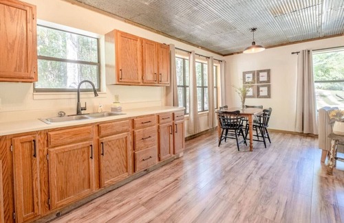 Newnata Cabin | Jack's Bend~ A Guest Cottage ON Sylamore Creek