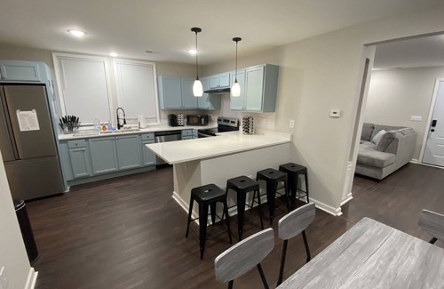 Kings Mountain House | JackPotz BNB- Cozy Modern Bungalow, 5 min. to Two Kings and More!