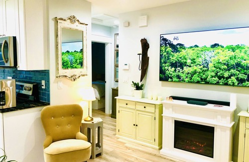 Arlington House | Jacksonville Blue Bungalow- 2 Bedroom New Build Tropical Charm & Cozy Vacationn