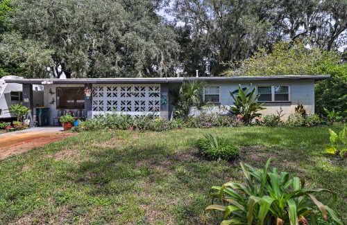 North Beach House | Jacksonville Getaway with Yard about 2 Mi to Beach!