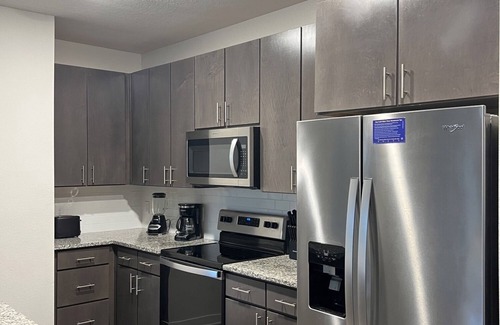 Deerwood Apartment | Jacksonville Jewel: Luxe Getaway W/2 King Beds