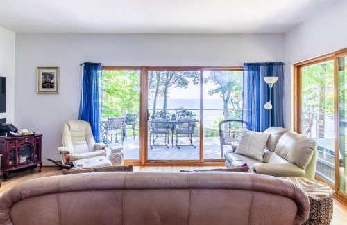 Lake Michigan Beach House | Jacobia Lakefront Retreat