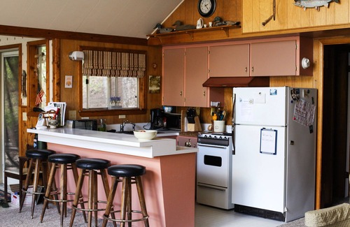 Salmon Cabin | Jacobsmeyer Cabin at Williams Lake