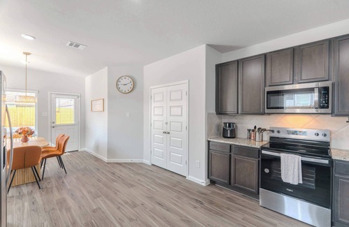 Northside House | Jacuzzi/hottub, Pool table
