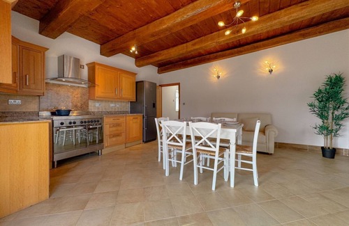 Monte San Pietrangeli Villa | Jacuzzi and Comfort in the Marche Hills