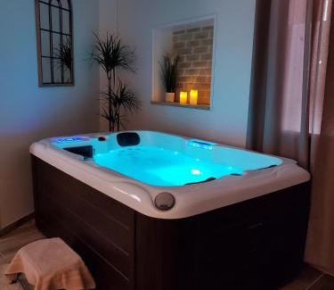 Flaviac House | Jacuzzi privatif dans maison de village au calme