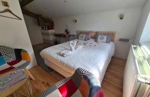 Saint-Romain-Lachalm House | Jade room