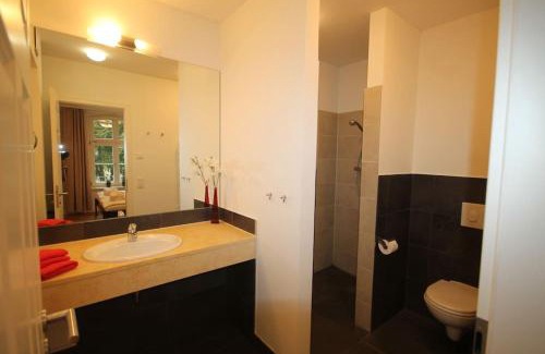 Hohen Niendorf Apartment | Jagdschloss Suite - premium castle hideway
