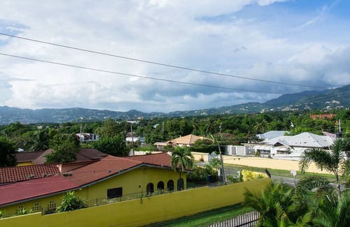 Saint Andrew Condo | Jamaica Vacation Rentals - Suits Us At Kings Manor