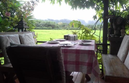Luang Nuea Bed & Breakfast | Jamjuree Garden