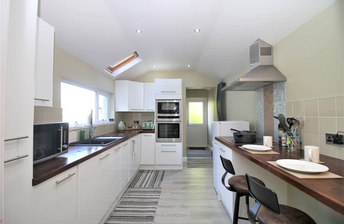 Splott House | Janet Street Loft (4 beds)
