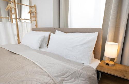 Pankow Apartment | Japandi Apartment with Washer, Kitchen & Netflix near Schönhauser Allee