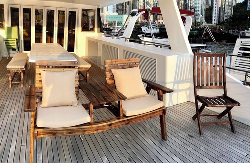 Southern District Boat Rental | Japanese Cosy Houseboat CIPANGO
