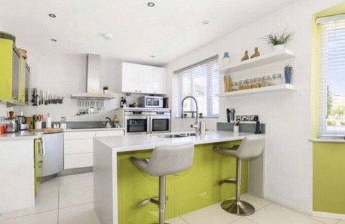 Poole House | Japanese Tree Cottage with Large Hot Tub