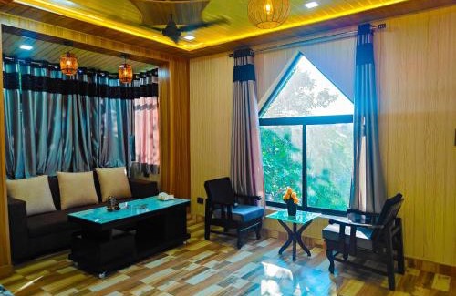 Mayapur Apartment | Jarokhā by Nivāsa- Scenic Stay Overlooking Ganga, Mountain View, 2 minutes from Ganga Ghaat, 10 minutes from Raja ji national Park