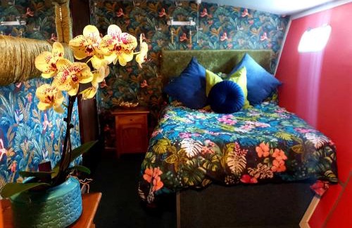 Gibraltar Boat Rental | JASMINE CORAL JAY Boutique Boatel Ocean Village