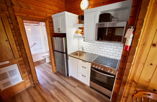Jasper Hotel | Jasper House Bungalows