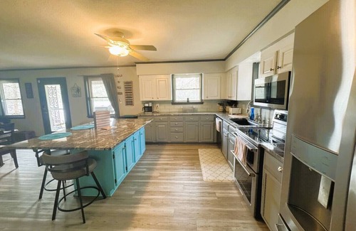 Jones Mills House | Jax's Hot Springs Lake House