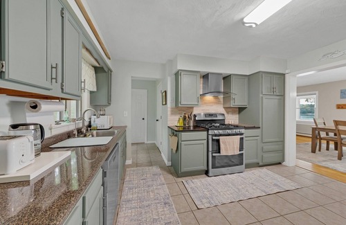 Sullivan House | JCR Taunton Bay Hideaway by RedAwning